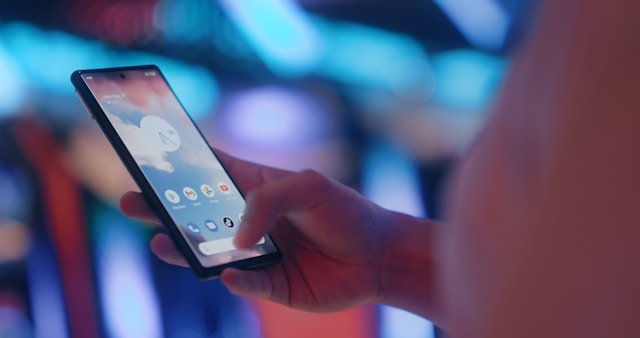 Tech Giants Envision Future Beyond Smartphones