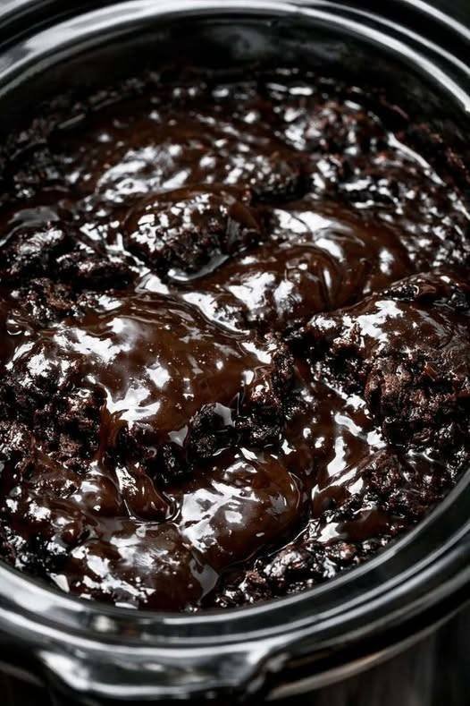 Slow Cooker Molten Chocolate Pudding Cake (4 Ingredients)