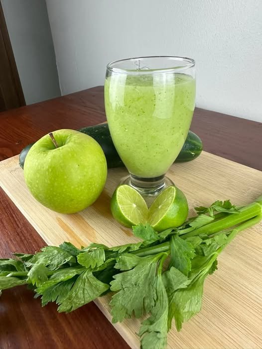 🥒🍏 Green Detox Juice Recipe