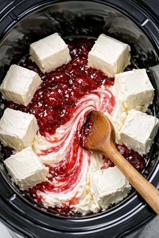 4-Ingredient Slow Cooker Strawberry Cheesecake Dip