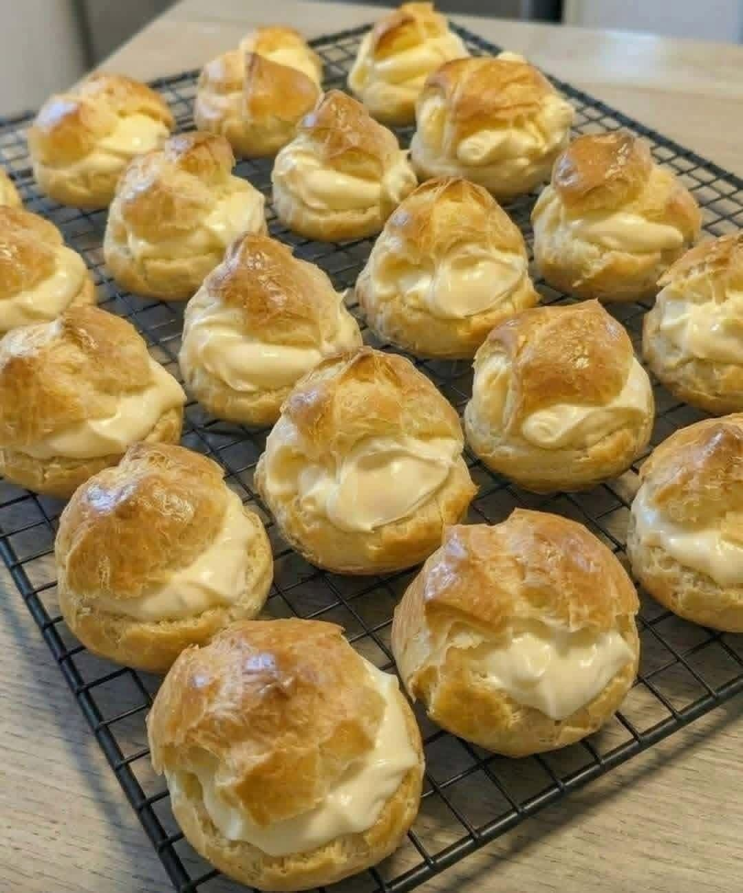 FAMOUS CREAM PUFFS
