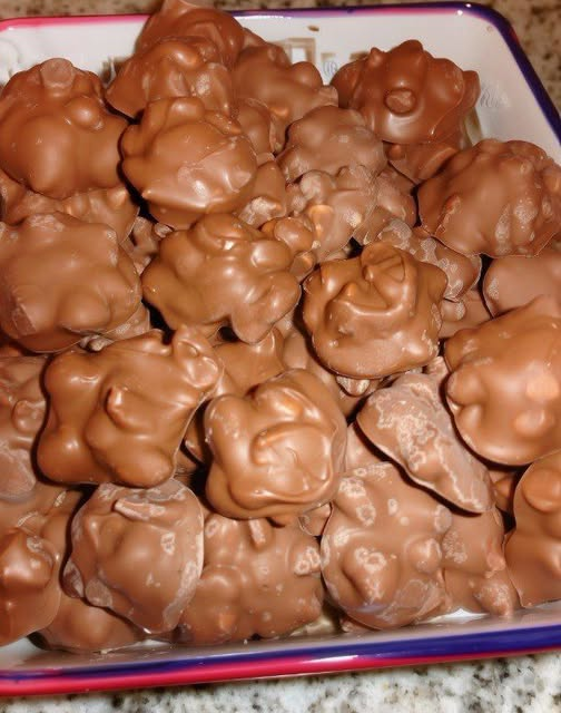 Easy Chocolate Peanut Clusters