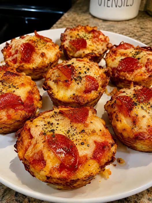 Cheesy Pepperoni Pizza Muffins